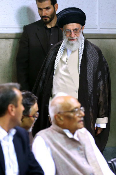 (تصاویر) محفل شعر خوانی در حضور رهبر انقلاب (تصاویر) محفل شعر خوانی در حضور رهبر انقلاب