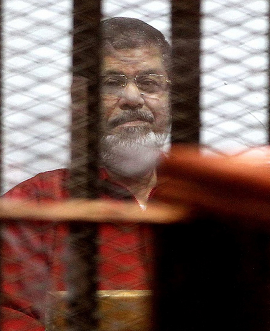 (تصاویر) محمد مرسی در لباس اعدام (تصاویر) محمد مرسی در لباس اعدام
