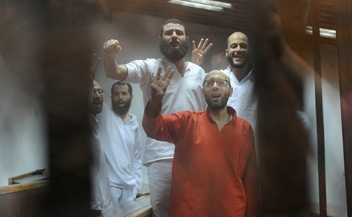 (تصاویر) محمد مرسی در لباس اعدام (تصاویر) محمد مرسی در لباس اعدام