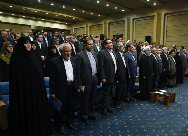 (تصاویر) ضیافت افطار روحانی با فعالان احزاب و سیاسیون (تصاویر) ضیافت افطار روحانی با فعالان احزاب و سیاسیون