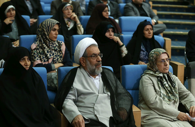 (تصاویر) ضیافت افطار روحانی با فعالان احزاب و سیاسیون (تصاویر) ضیافت افطار روحانی با فعالان احزاب و سیاسیون
