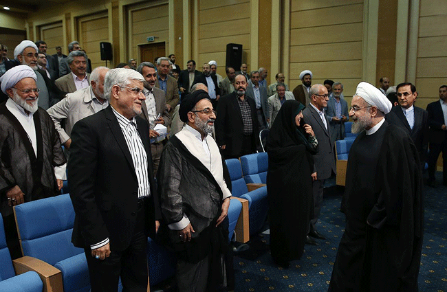 (تصاویر) ضیافت افطار روحانی با فعالان احزاب و سیاسیون (تصاویر) ضیافت افطار روحانی با فعالان احزاب و سیاسیون