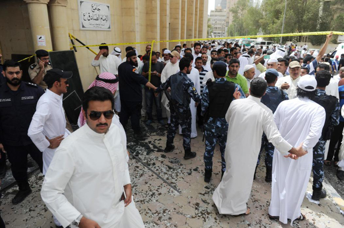 (تصویر) انفجار انتحاری در مسجد امام صادق(ع) کویت (تصویر) انفجار انتحاری در مسجد امام صادق(ع) کویت