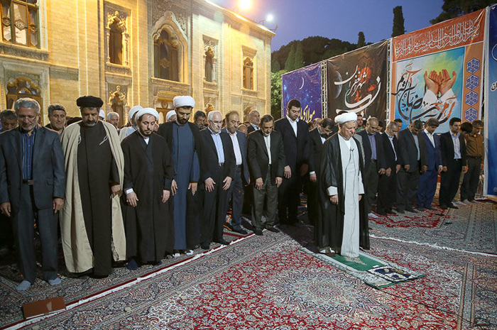 (تصاویر) افطاری هاشمی با کارکنان مجمع (تصاویر) افطاری هاشمی با کارکنان مجمع