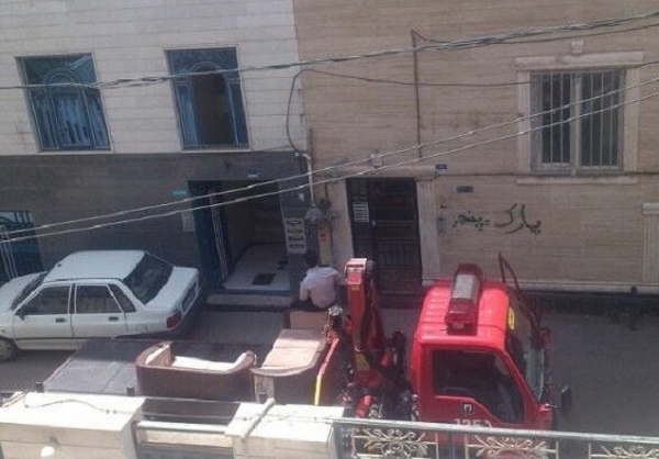(تصویر) اثاثکشی با ماشین «آتشنشانی»! (تصویر) اثاثکشی با ماشین «آتشنشانی»!