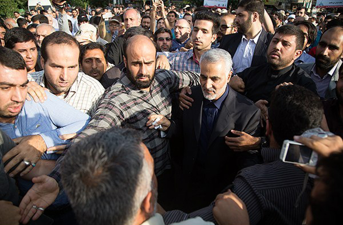 (تصاویر) سردار سلیمانی در بزرگداشت شهید جنگ با داعش (تصاویر) سردار سلیمانی در بزرگداشت شهید جنگ با داعش