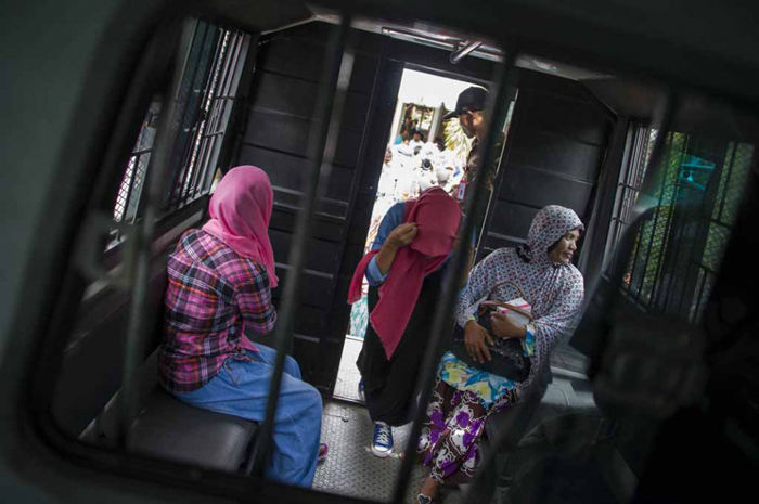 (تصاویر) مجازات شلاق در ملاء عام در «آچه»