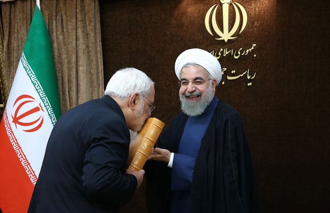 (تصاویر) تقدیر روحانی از تیم مذاکره کننده هستهای (تصاویر) تقدیر روحانی از تیم مذاکره کننده هستهای