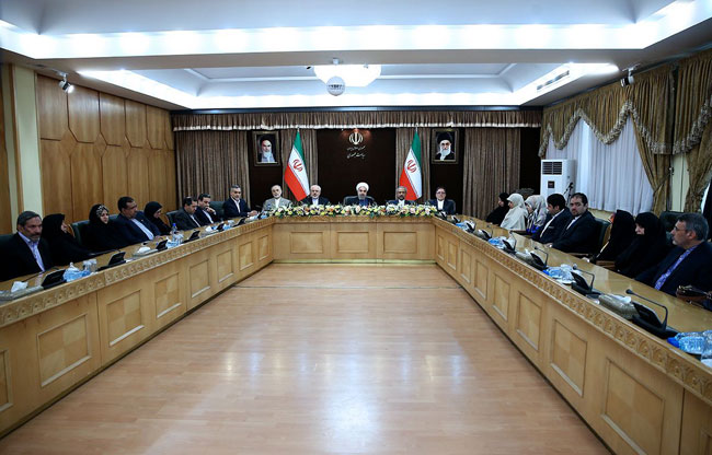 (تصاویر) تقدیر روحانی از تیم مذاکره کننده هستهای (تصاویر) تقدیر روحانی از تیم مذاکره کننده هستهای