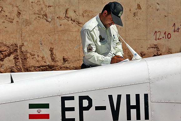 سقوط هواپیمای آموزشی در قزوین سقوط هواپیمای آموزشی در قزوین