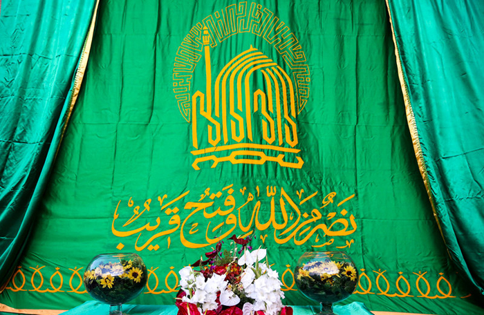 (تصاویر) تعویض پرچم گنبد امام رضا(ع) (تصاویر) تعویض پرچم گنبد امام رضا(ع)