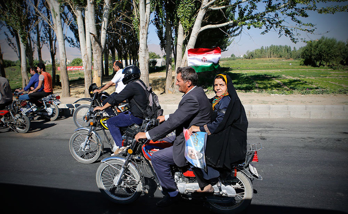 (تصاویر) شیوه استقبال از روحانی تغییری نکرد