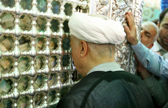(تصاویر) هاشمی در حرم امام رضا(ع) (تصاویر) هاشمی در حرم امام رضا(ع)