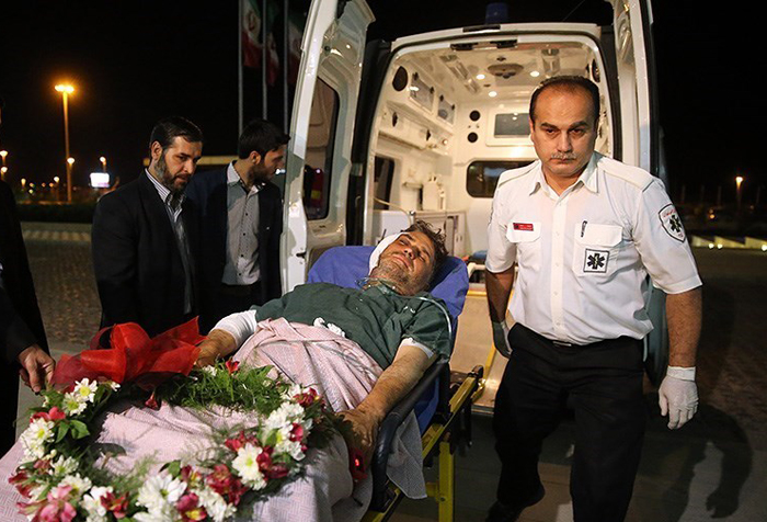 (تصاویر) بازگشت خبرنگار مجروح از سوریه (تصاویر) بازگشت خبرنگار مجروح از سوریه