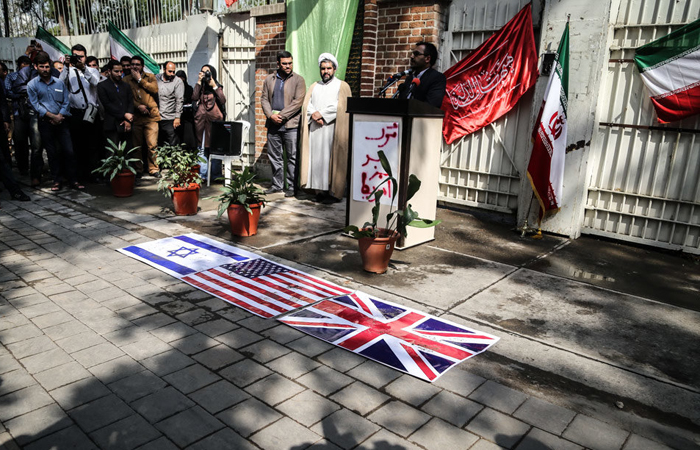 (تصاویر) رونمایی از القاب امام(ره) به امریکا (تصاویر) رونمایی از القاب امام(ره) به امریکا