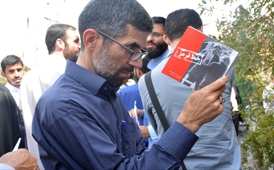 (تصاویر) تجمع دلواپسان مقابل دفتر لاریجانی در قم (تصاویر) تجمع دلواپسان مقابل دفتر لاریجانی در قم
