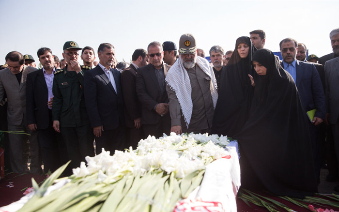 (تصاویر) استقبال مقامات و مسئولان از جانباختگان منا (تصاویر) استقبال مقامات و مسئولان از جانباختگان منا