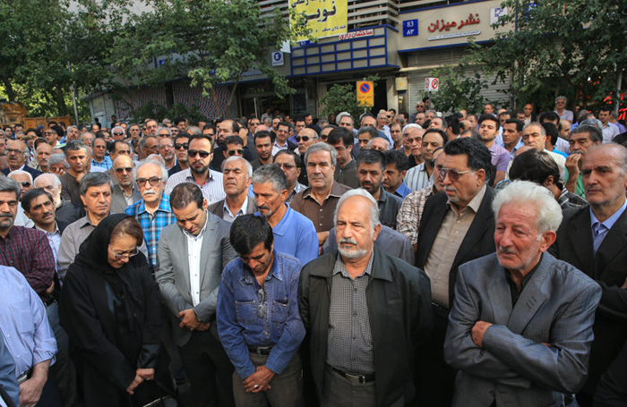 (تصاویر) تشییع عبدالرحیم جعفری مقابل درهای بسته «امیرکبیر» (تصاویر) تشییع عبدالرحیم جعفری مقابل درهای بسته «امیرکبیر»