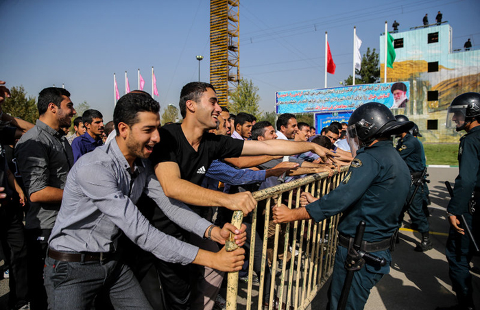 (تصاویر) مانور ناجا برای مقابله با اغتشاش (تصاویر) مانور ناجا برای مقابله با اغتشاش