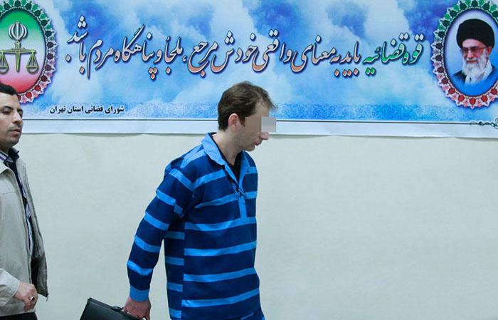 (تصاویر) بابکزنجانی در سومین جلسه دادگاه (تصاویر) بابکزنجانی در سومین جلسه دادگاه