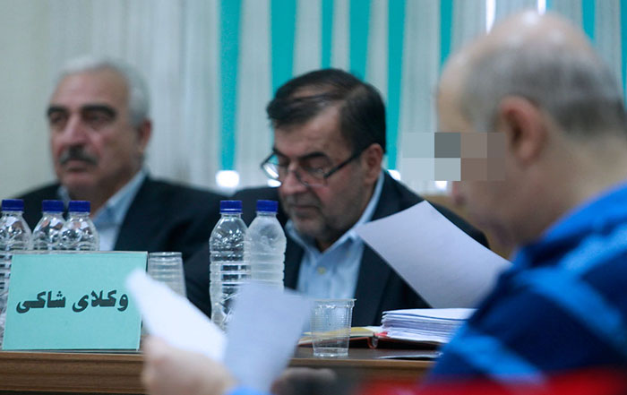 (تصاویر) بابکزنجانی در سومین جلسه دادگاه (تصاویر) بابکزنجانی در سومین جلسه دادگاه