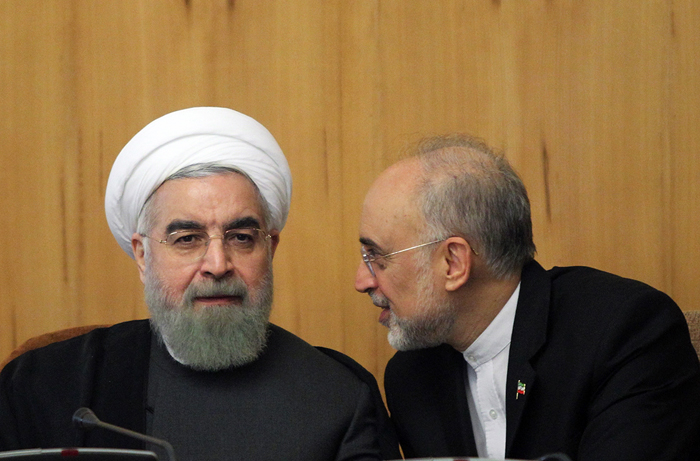 (تصاویر) دلجویی روحانی از صالحی (تصاویر) دلجویی روحانی از صالحی