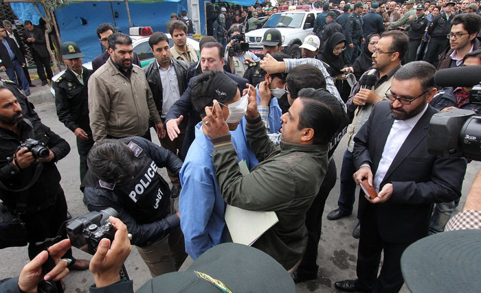 (تصاویر) بازسازی سرقت مسلحانه از طلافروشی