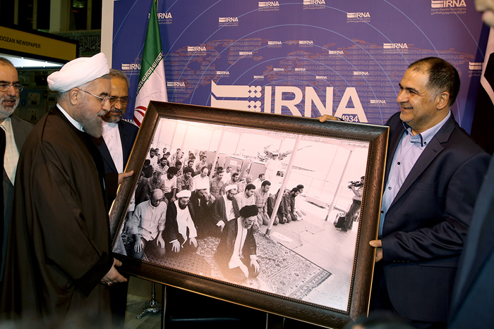 (تصاویر) هدیهای به روحانی از 27سال قبل (تصاویر) هدیهای به روحانی از 27سال قبل