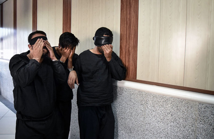 (تصاویر) دستگیری سارقان مامور نما (تصاویر) دستگیری سارقان مامور نما
