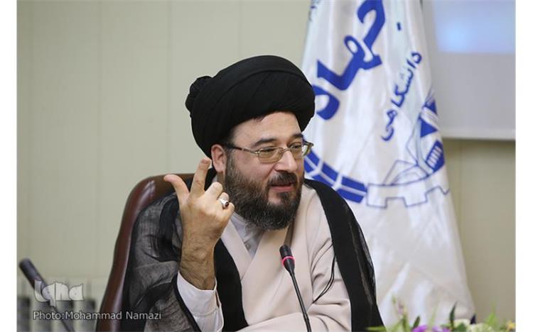 زبان قرآن/ «زبان قرآن» حاکم بر «زبان قرآنی» است