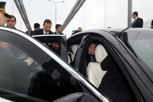 (فیلم) اردوغان جوان را از خودکشی منصرف کرد (فیلم) اردوغان جوان را از خودکشی منصرف کرد