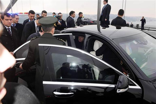(فیلم) اردوغان جوان را از خودکشی منصرف کرد (فیلم) اردوغان جوان را از خودکشی منصرف کرد