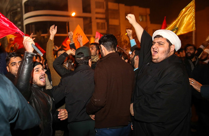 (تصاویر) حمله به کنسولگری عربستان در مشهد (تصاویر) حمله به کنسولگری عربستان در مشهد