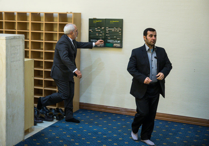 (تصاویر) حواشی نشست خبری روحانی (تصاویر) حواشی نشست خبری روحانی