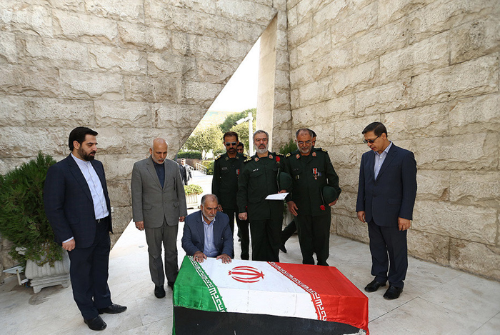 (تصاویر) بازداشت کنندگان ملوانان در مجلس (تصاویر) بازداشت کنندگان ملوانان در مجلس