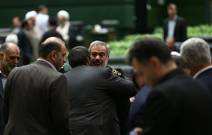 (تصاویر) بازداشت کنندگان ملوانان در مجلس (تصاویر) بازداشت کنندگان ملوانان در مجلس