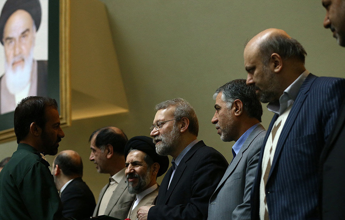 (تصاویر) بازداشت کنندگان ملوانان در مجلس (تصاویر) بازداشت کنندگان ملوانان در مجلس