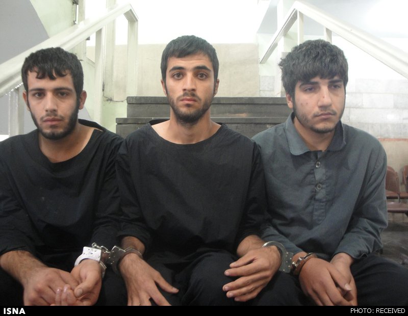 زورگیری سه جوان با هاچبک مشکی زورگیری سه جوان با هاچبک مشکی