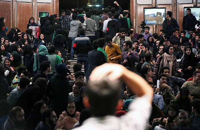 (تصاویر) حواشی حضور مطهری در مراسم 16آذر (تصاویر) حواشی حضور مطهری در مراسم 16آذر