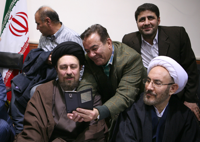 (تصاویر) دیدار پرسپولیسیها با یادگارامام(ه) (تصاویر) دیدار پرسپولیسیها با یادگارامام(ه)