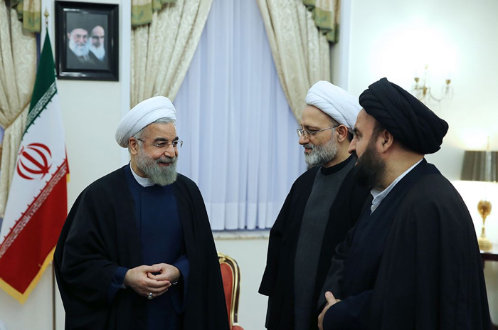 (تصاویر) دیدار روحانی و خانواده آیتالله مهدویکنی (تصاویر) دیدار روحانی و خانواده آیتالله مهدویکنی