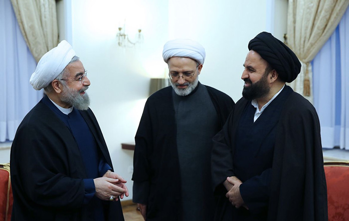 (تصاویر) دیدار روحانی و خانواده آیتالله مهدویکنی (تصاویر) دیدار روحانی و خانواده آیتالله مهدویکنی