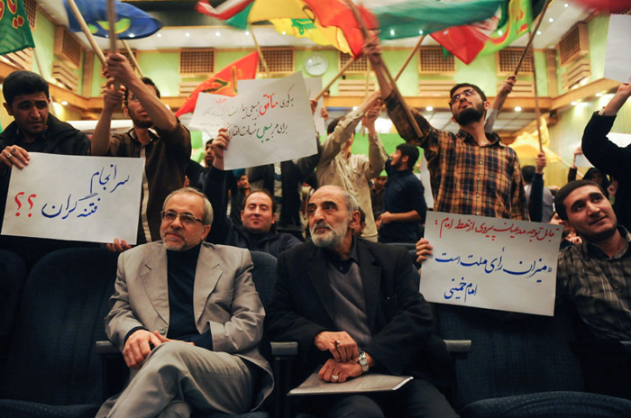 (تصاویر) حضور جنجالی شریعتمداری در دانشگاهتهران (تصاویر) حضور جنجالی شریعتمداری در دانشگاهتهران