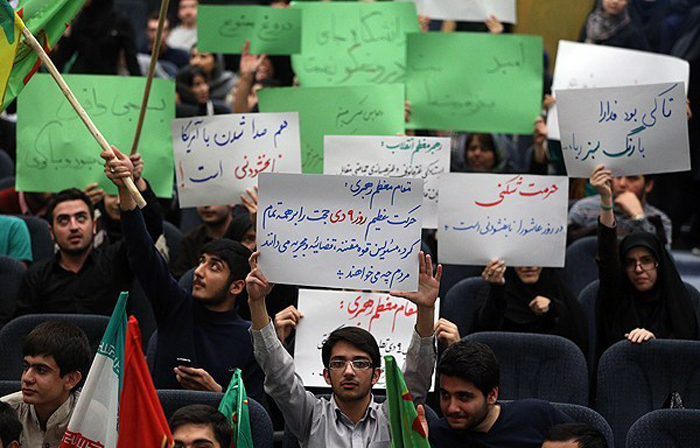 (تصاویر) حضور جنجالی شریعتمداری در دانشگاهتهران (تصاویر) حضور جنجالی شریعتمداری در دانشگاهتهران