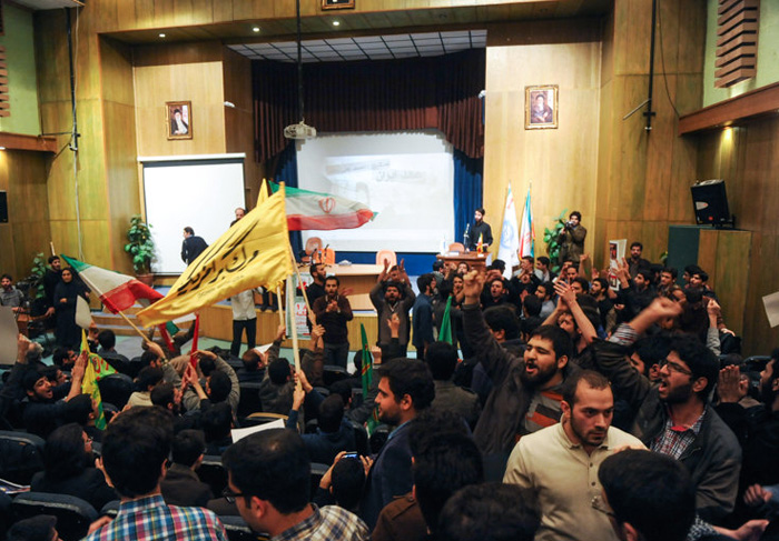 (تصاویر) حضور جنجالی شریعتمداری در دانشگاهتهران (تصاویر) حضور جنجالی شریعتمداری در دانشگاهتهران