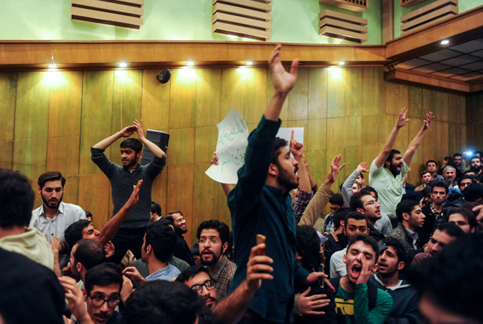 (تصاویر) حضور جنجالی شریعتمداری در دانشگاهتهران (تصاویر) حضور جنجالی شریعتمداری در دانشگاهتهران