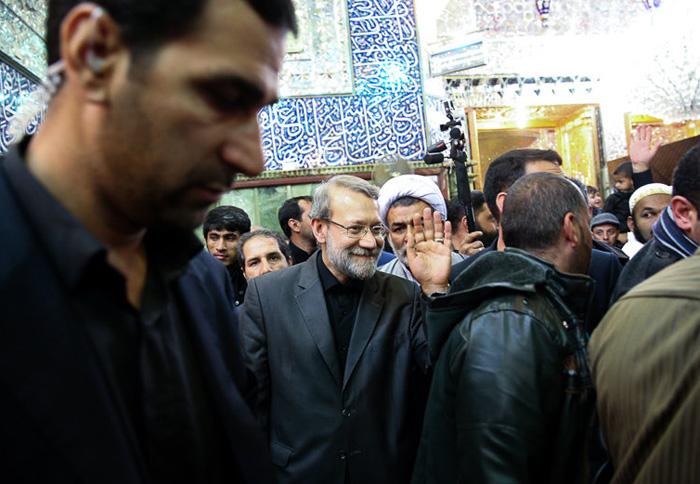 (تصاویر) لاریجانی در حرم امیرالمومنین(ع)