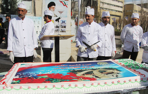 (تصاویر) کیک 100کیلویی در دانشگاه امیرکبیر (تصاویر) کیک 100کیلویی در دانشگاه امیرکبیر
