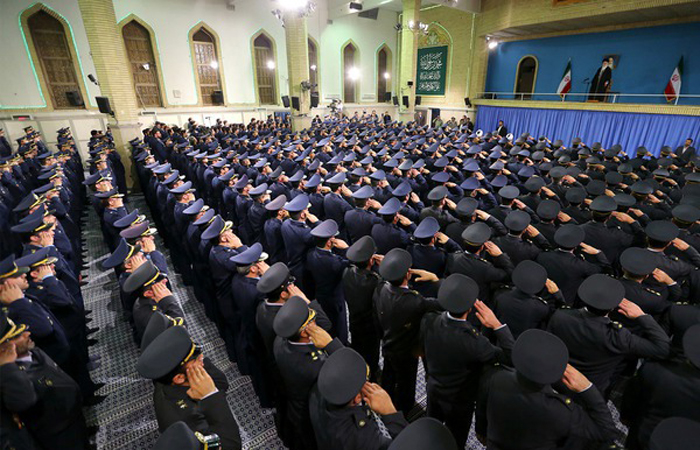 (تصاویر) دیدار کارکنان و فرماندهان نیروی هوایی با رهبر انقلاب