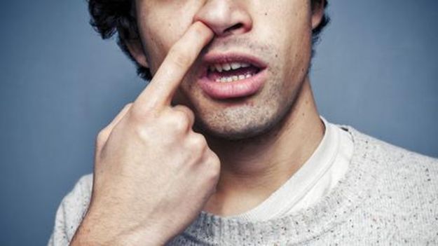 چرا انگشت توی دماغ خود میکنیم؟ چرا انگشت توی دماغ خود میکنیم؟